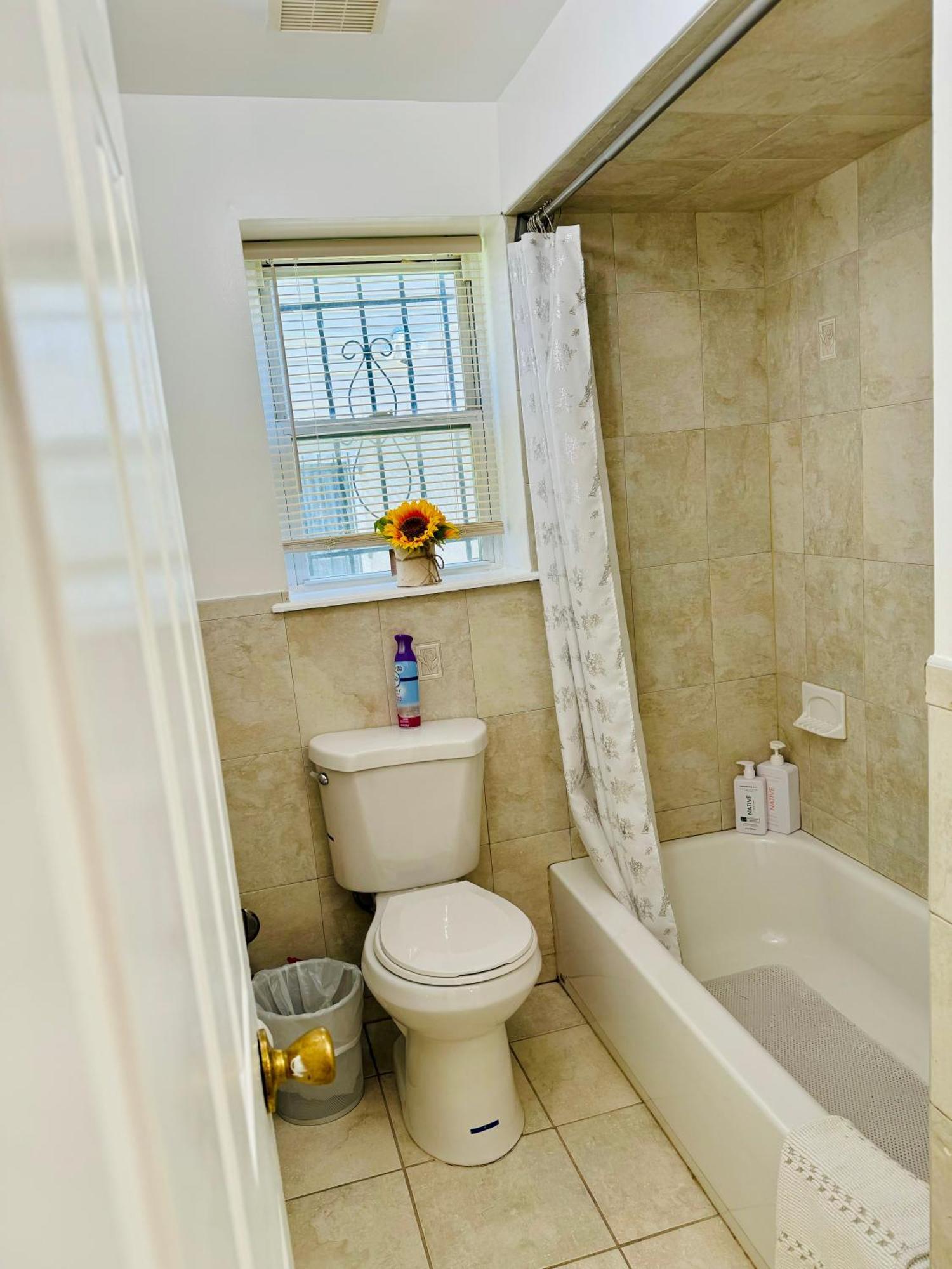 Cozy Evergreen Apartment By Newark Airport エクステリア 写真